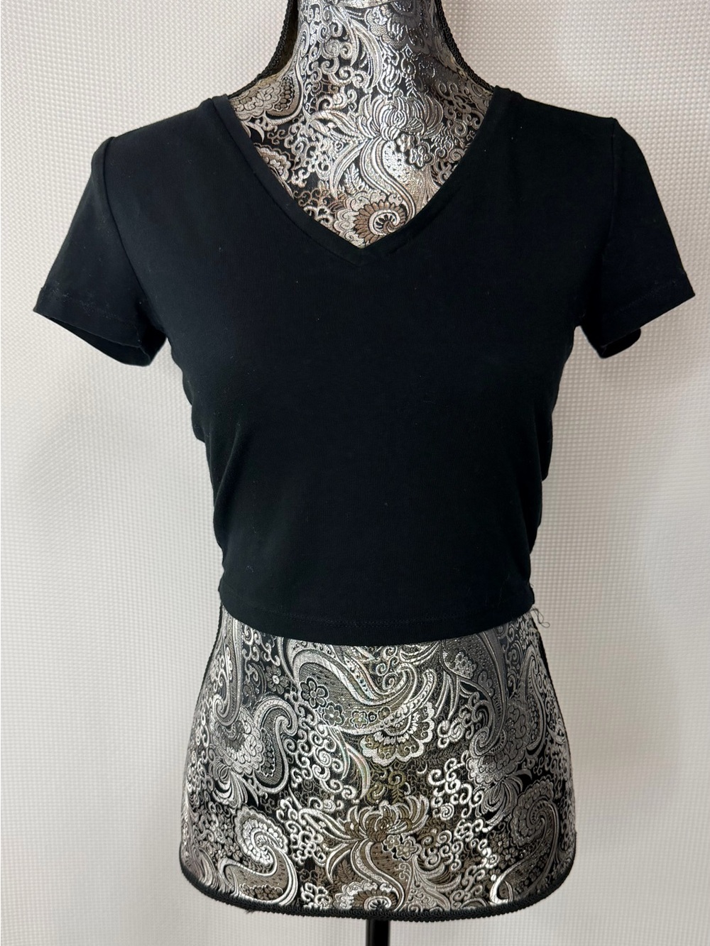 wild fable Black V-Neck Cropped Tee